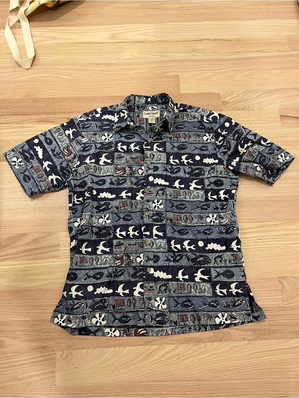 Men’s Short-Sleeve Navy Patterned Hawaiian Shirt